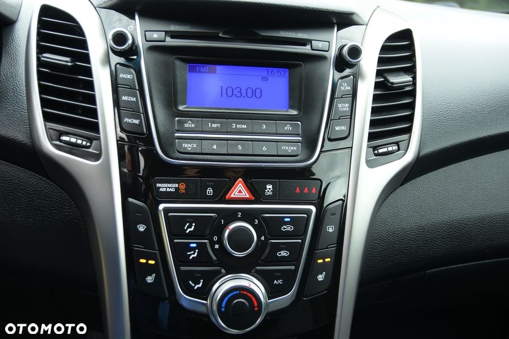 Hyundai i30 blue 1.6 GDI DCT Premium - 11