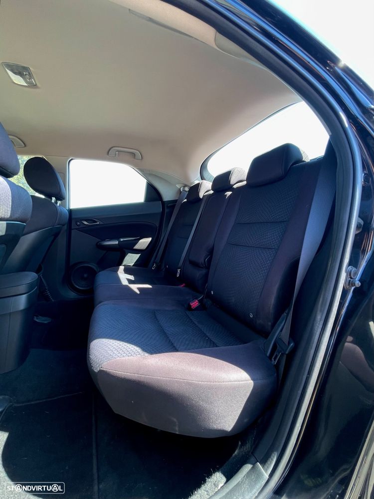 Honda Civic 1.4 i-VTEC Comfort - 19