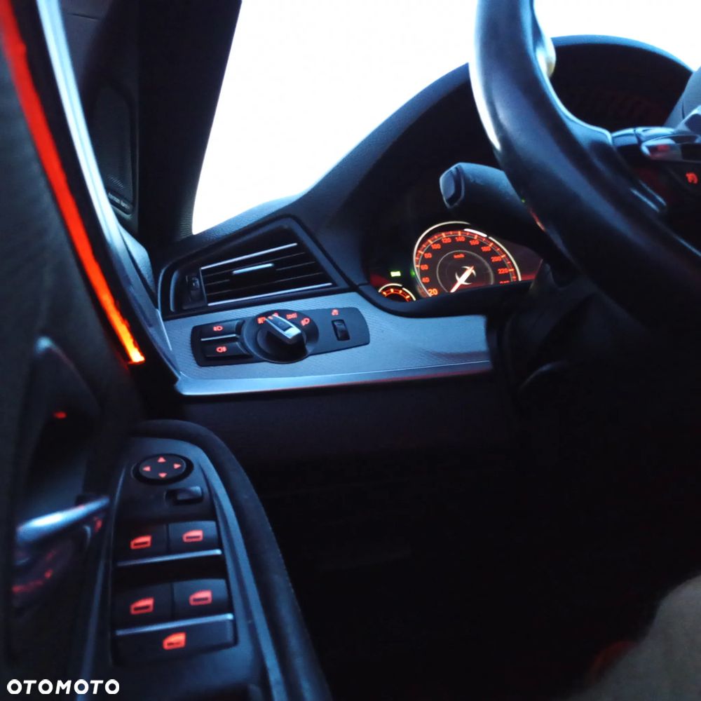 BMW Seria 5 520d M Sport - 6