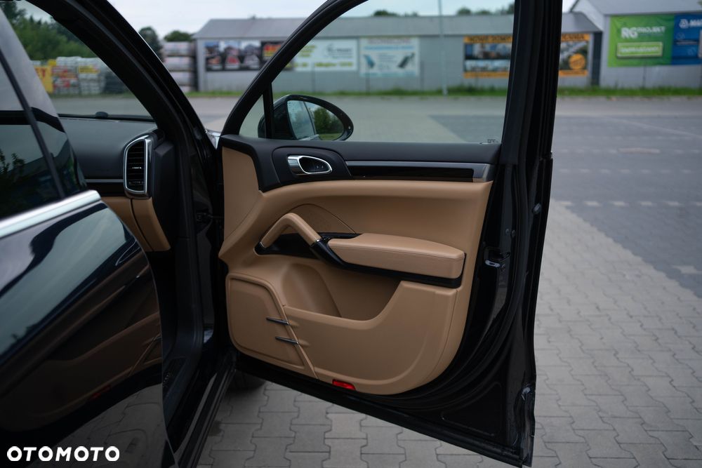 Porsche Cayenne Platinum Edition - 14