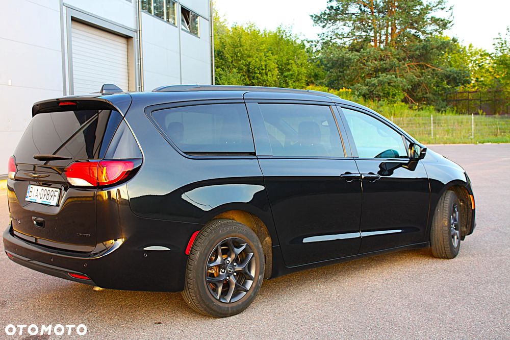 Chrysler Pacifica - 8