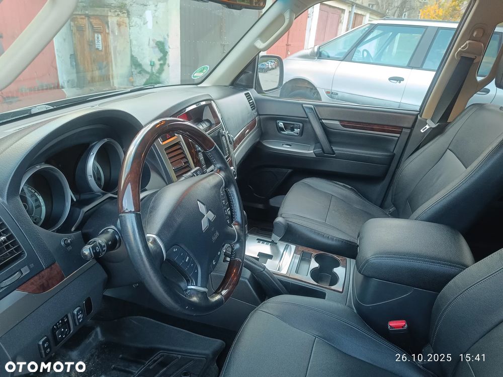 Mitsubishi Pajero - 29