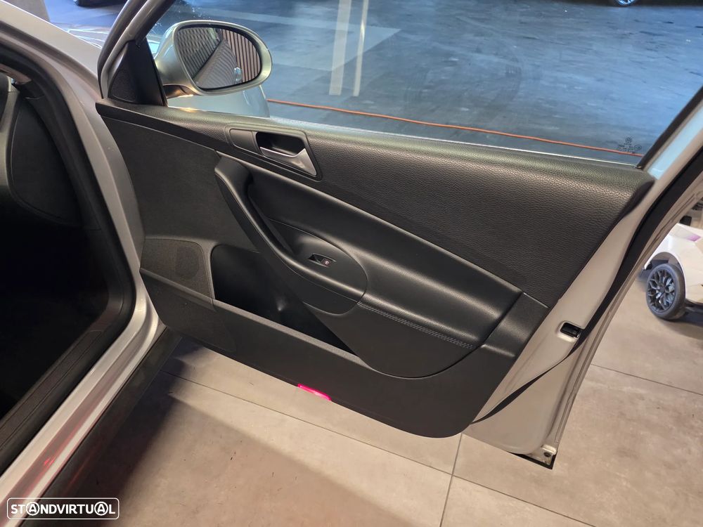 VW Passat Variant 2.0 TDi Highline DSG - 23