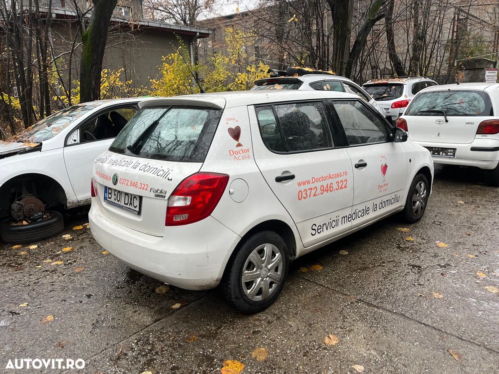 Dezmembrez Skoda Fabia II facelift alb 2011 1,2 benzina - 11