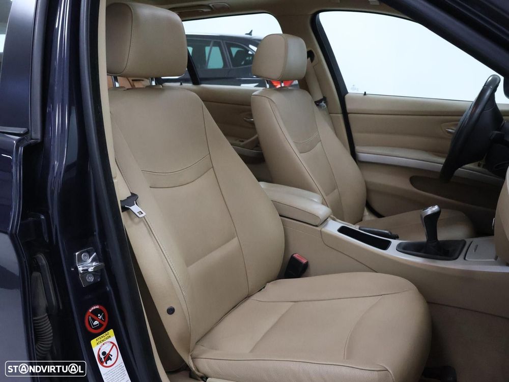 BMW 318 d Line Luxury - 26