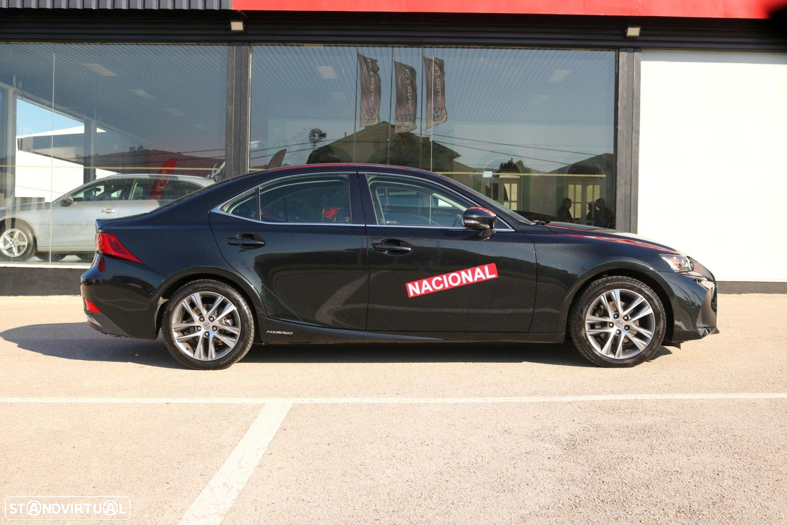 Lexus IS 300H Executive - 11
