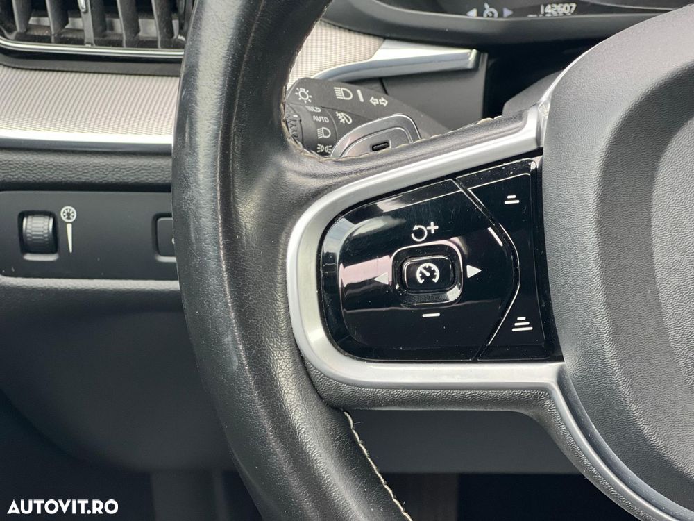 Volvo XC 60 D4 AWD R-Design - 22