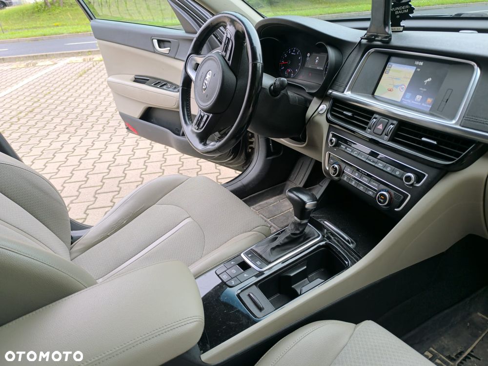 Kia Optima 2.0 L - 3