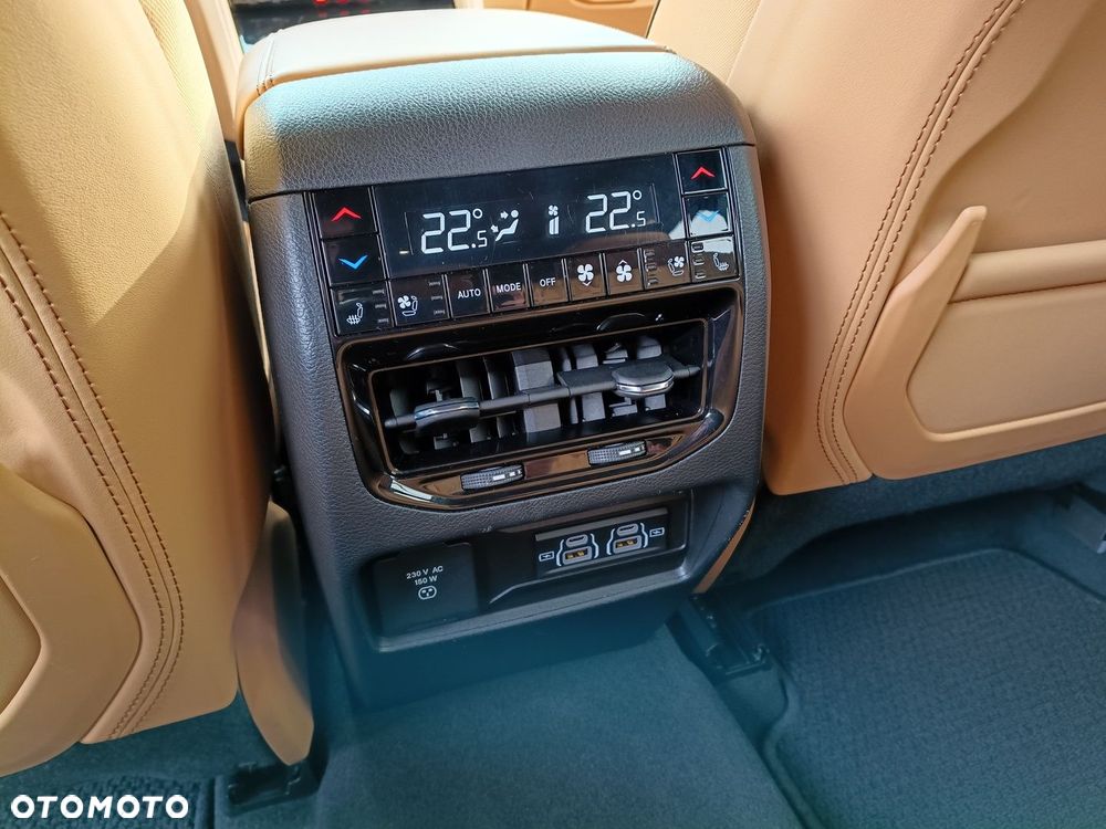 Jeep Grand Cherokee - 16