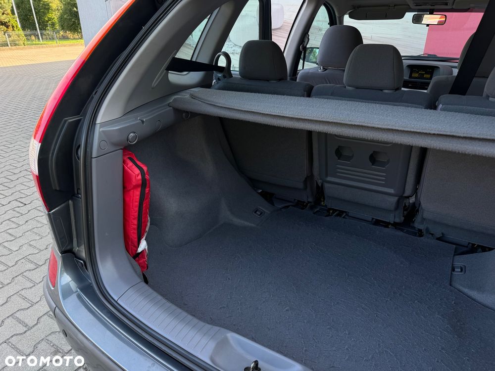 Nissan Almera Tino - 19