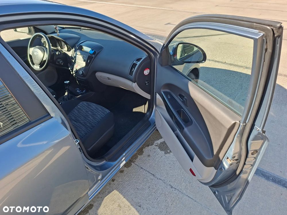 Kia Ceed - 16