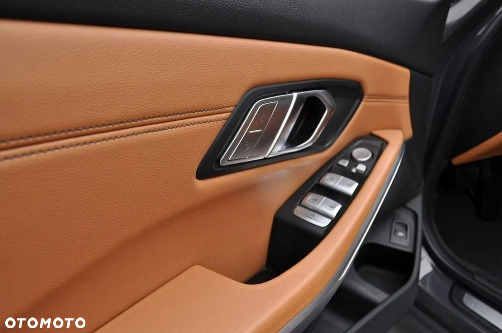 BMW Seria 3 330d Luxury Line - 13