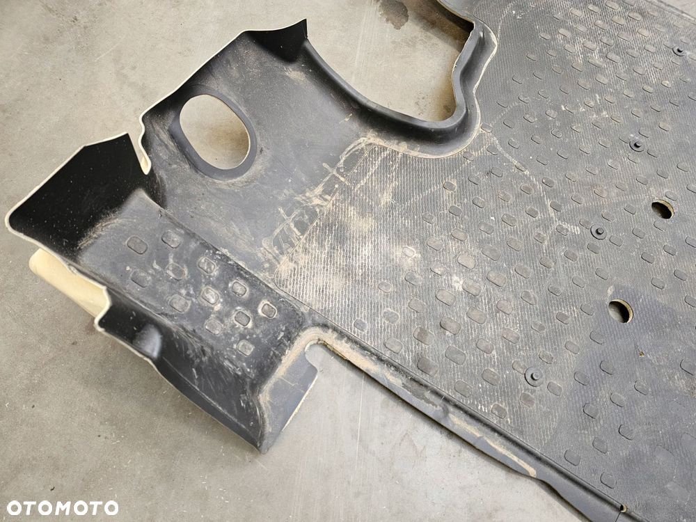 dywan wykladzina podloga renault trafic iii 3 iv 4 749020844r 2023r - 2