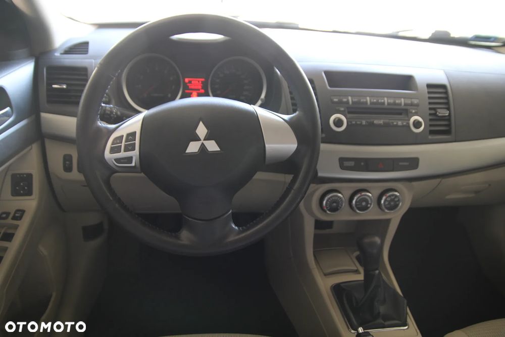 Mitsubishi Lancer 1.6 Invite - 13