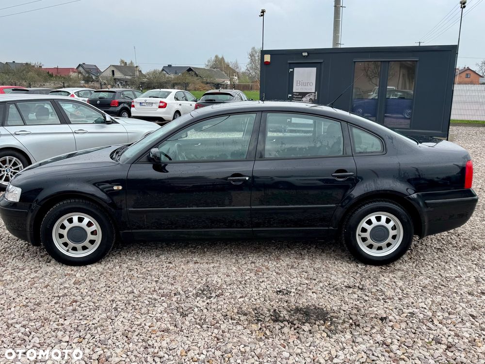 Volkswagen Passat 1.6 - 11