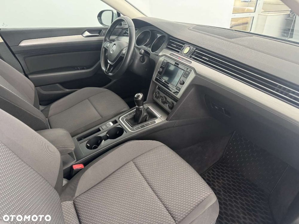 Volkswagen Passat 1.6 TDI BMT Comfortline - 20