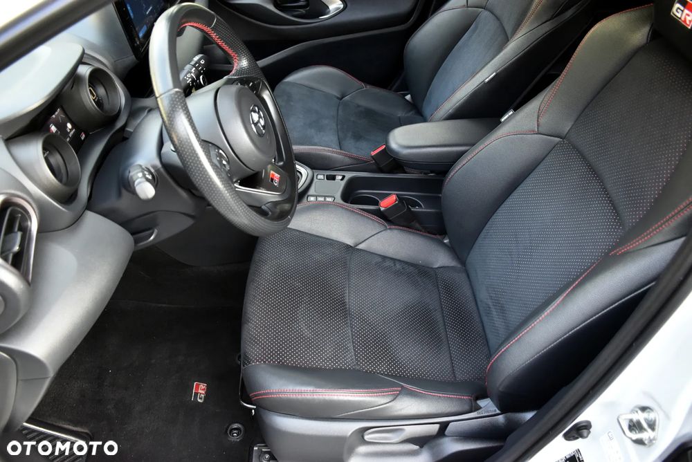 Toyota Yaris Hybrid 1.5 GR Sport - 17