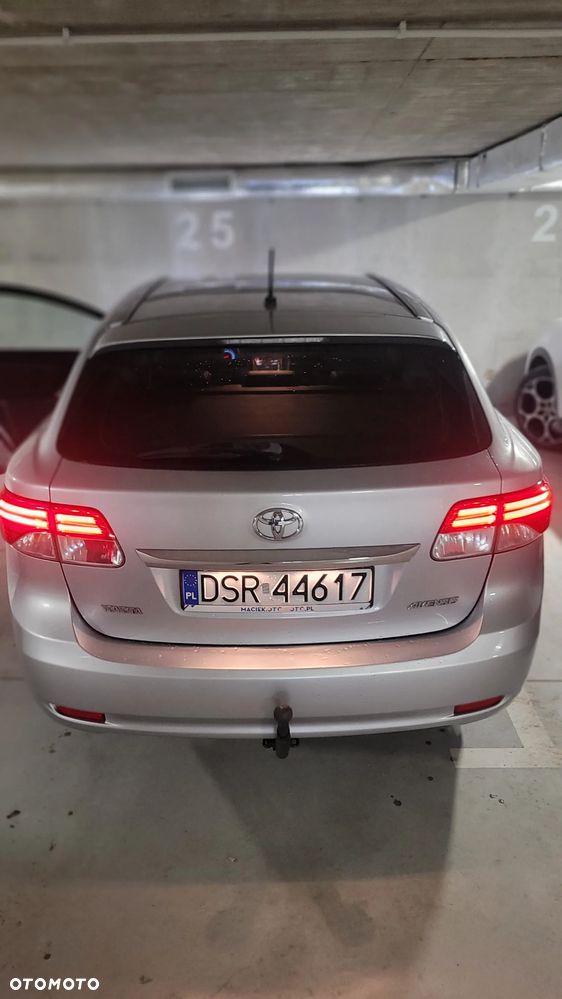 Toyota Avensis 2.0 D-4D Executive - 8