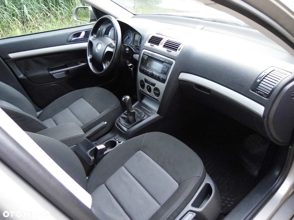 Skoda Octavia 1.6 Team Edition - 23