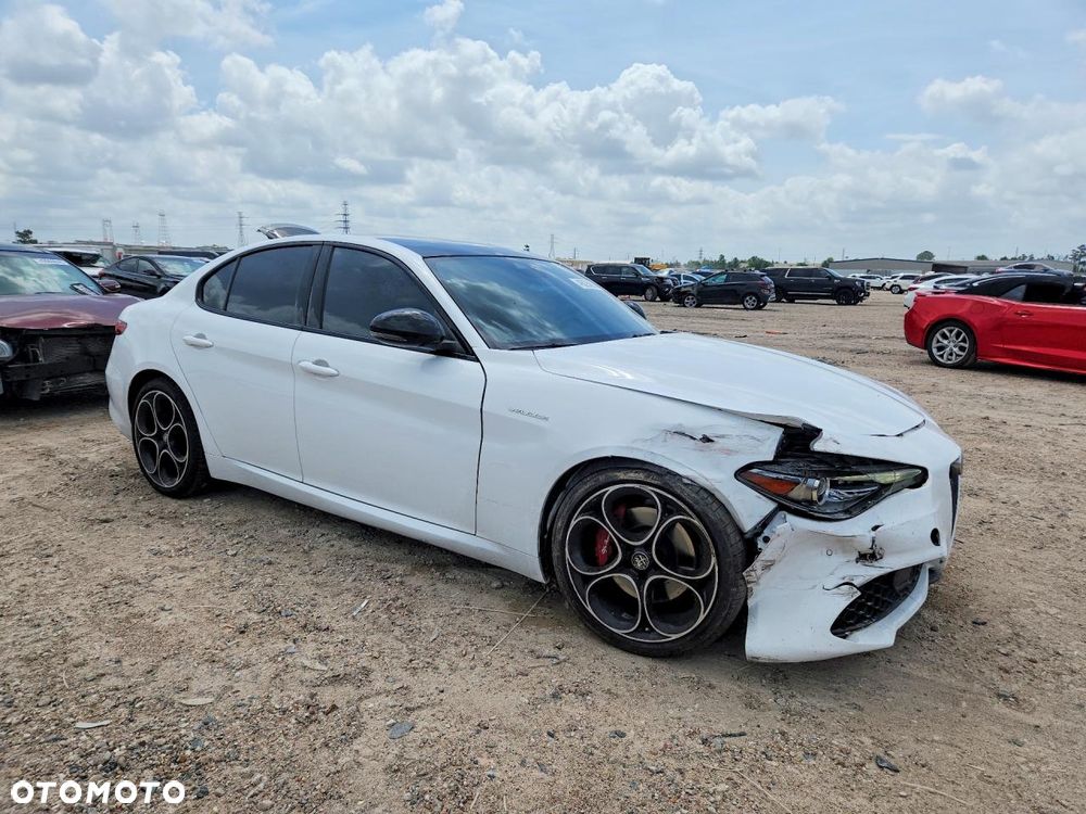 Alfa Romeo Giulia 2.0 Turbo 16V AT8 Veloce Ti - 3