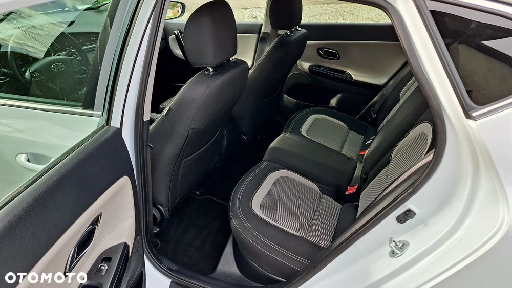 Kia Ceed 1.6 CRDi 128 ISG Spirit - 26