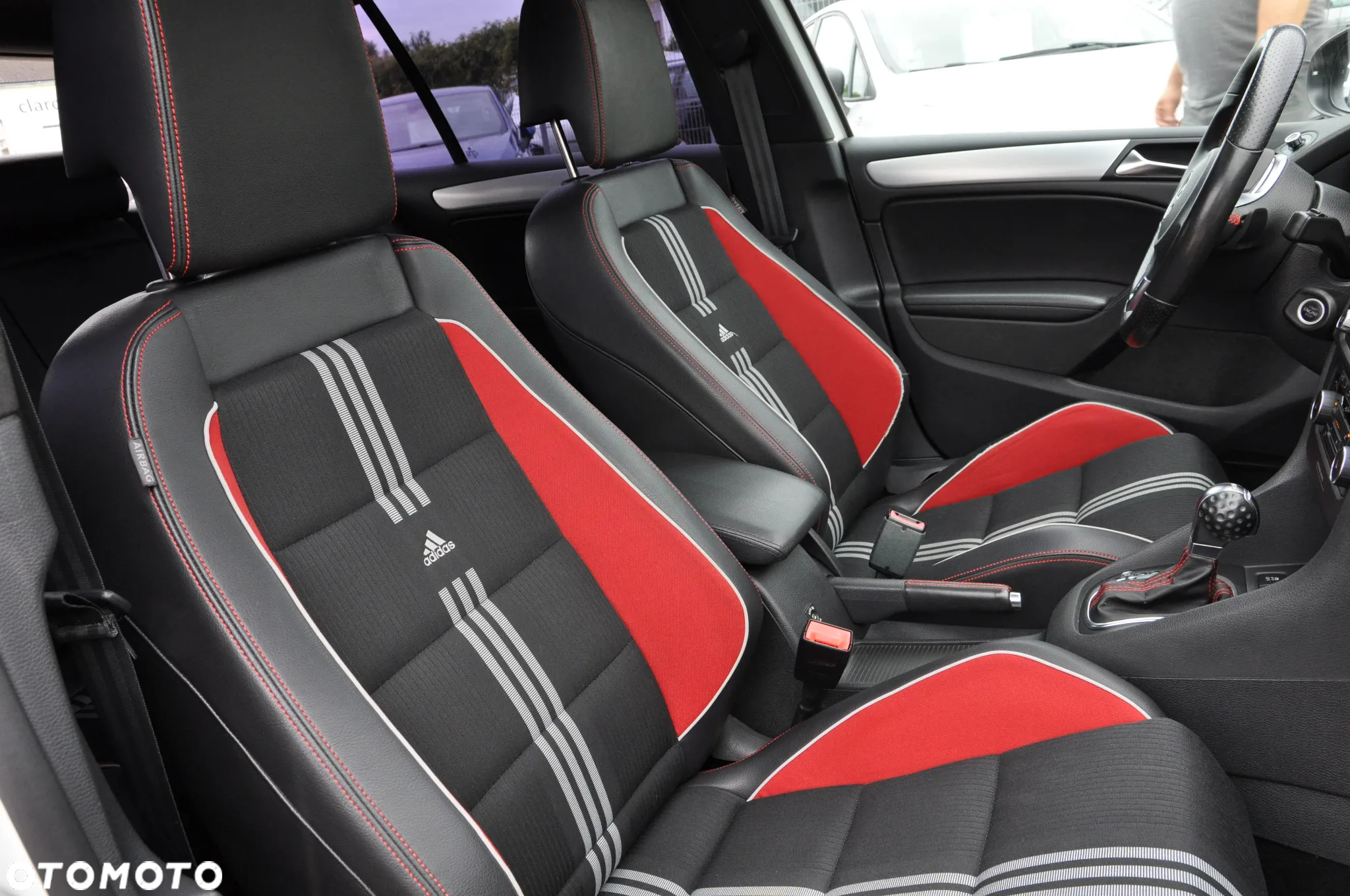 Volkswagen Golf 2.0 GTI DSG adidas - 10
