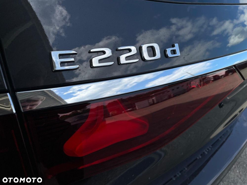 Mercedes-Benz Klasa E 220 d mHEV 4-Matic AMG 9G-Tronic - 38