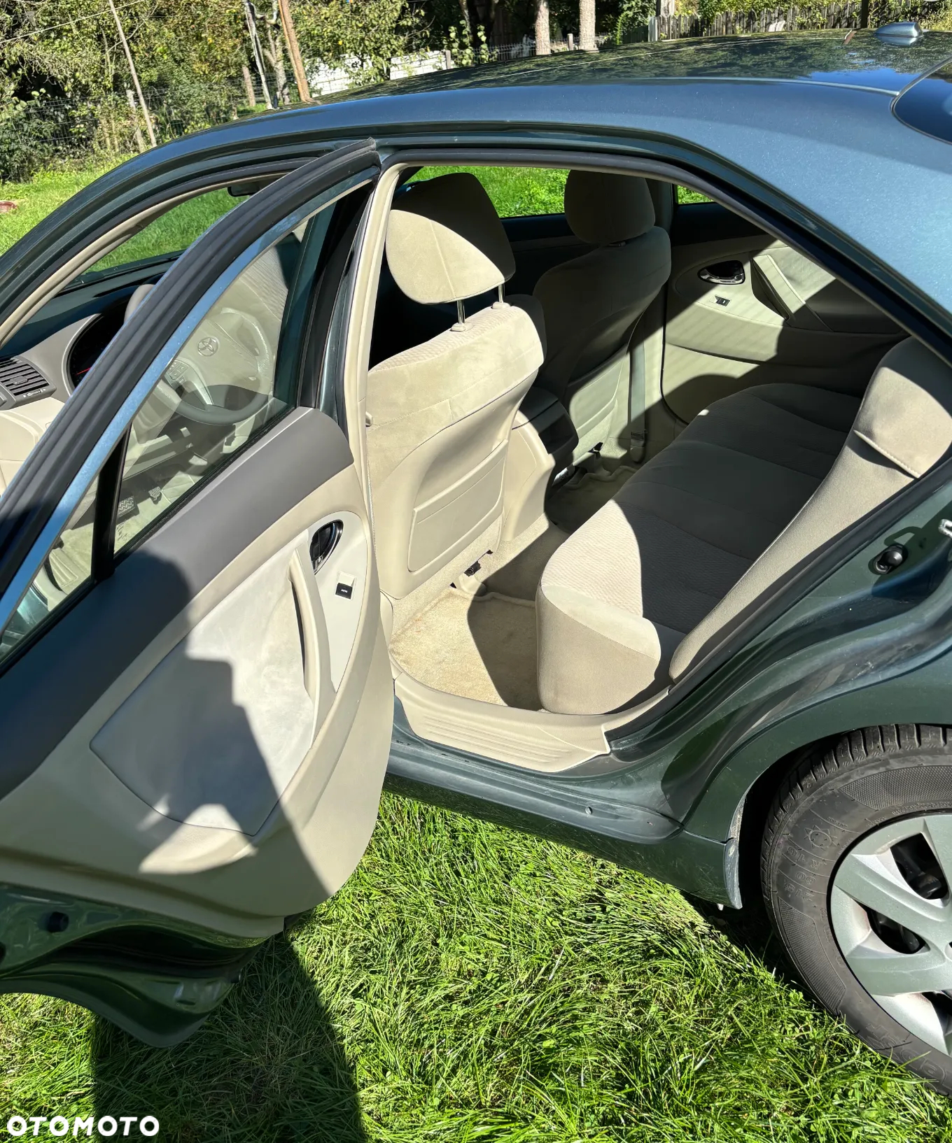 Toyota Camry 2.5 LE - 13