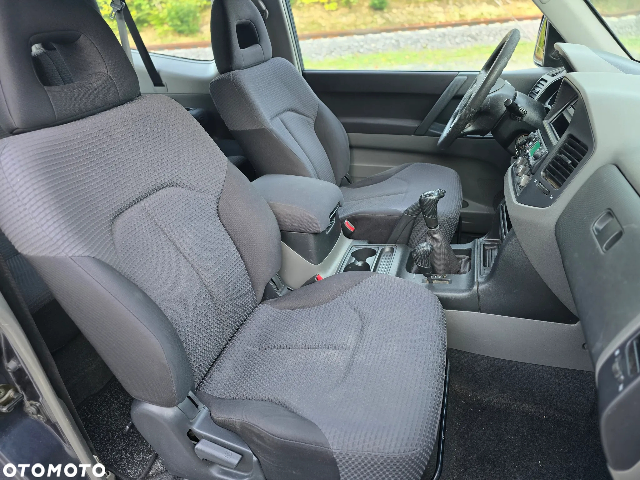 Mitsubishi Pajero - 31