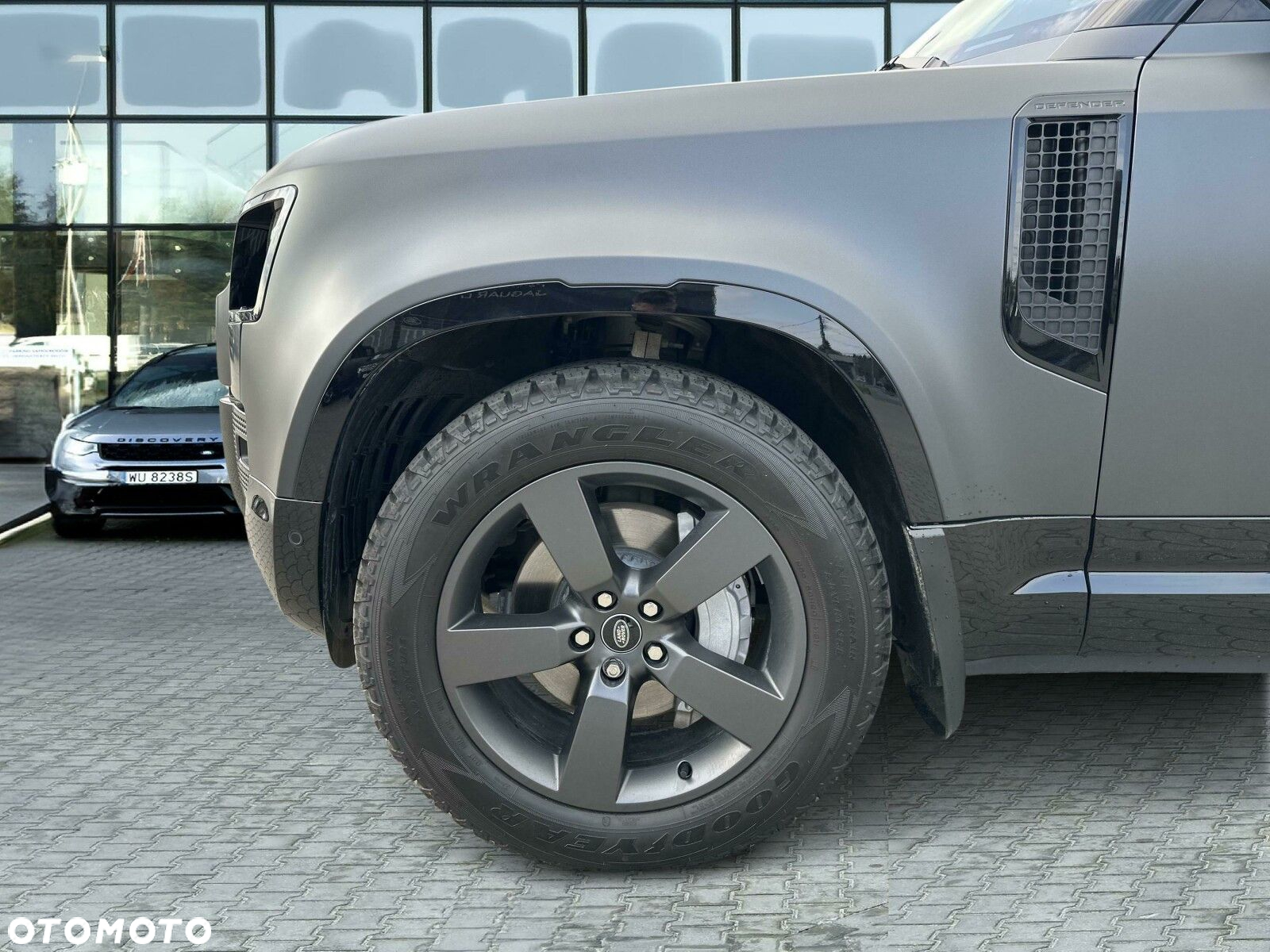 Land Rover Defender - 7