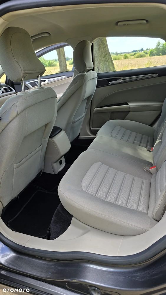 Ford Fusion - 12