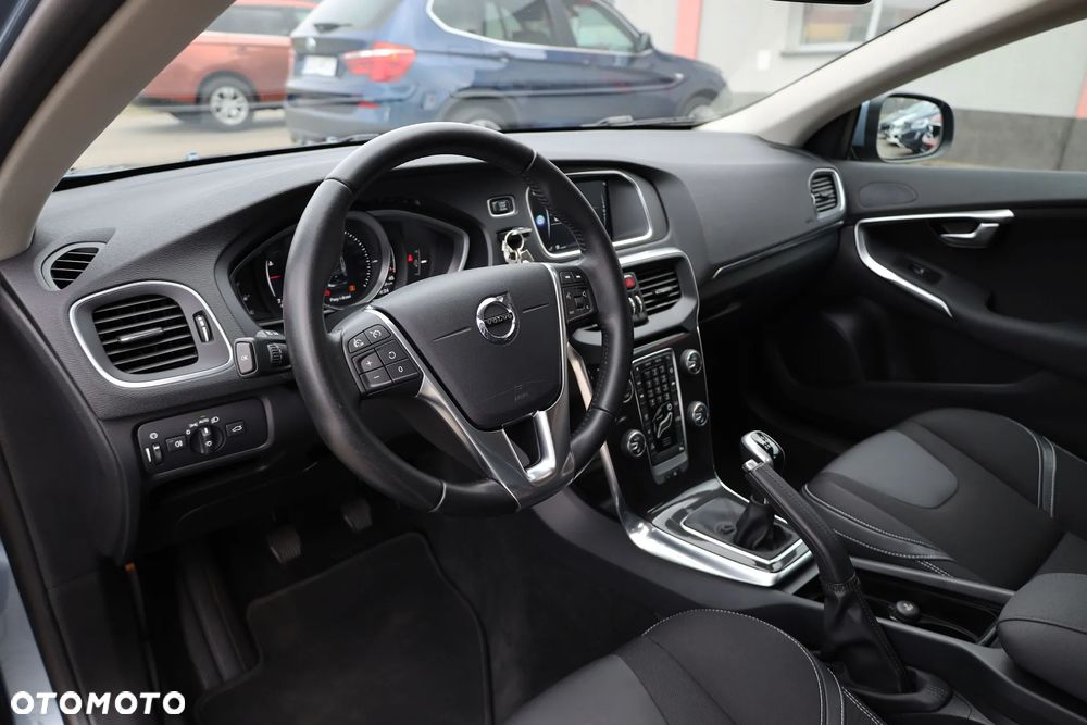 Volvo V40 T2 Momentum - 15
