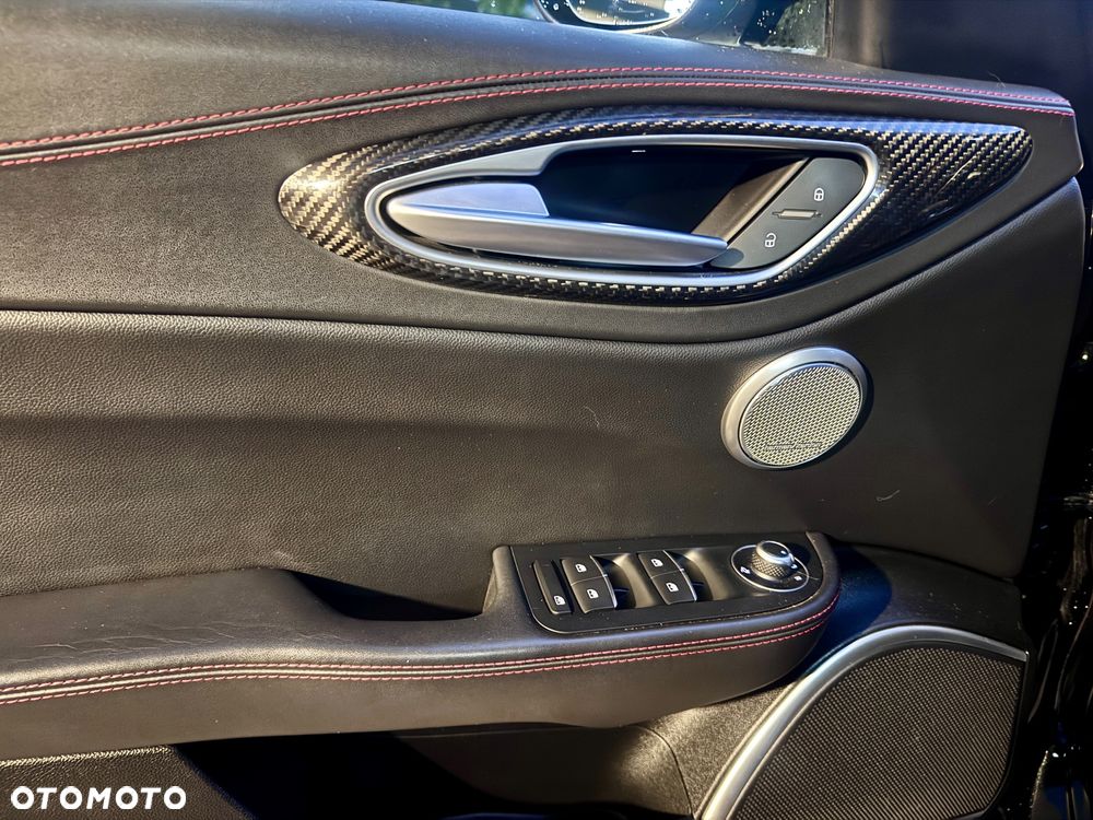 Alfa Romeo Giulia 2.9 V6 Bi-Turbo AT8 Quadrifoglio - 29