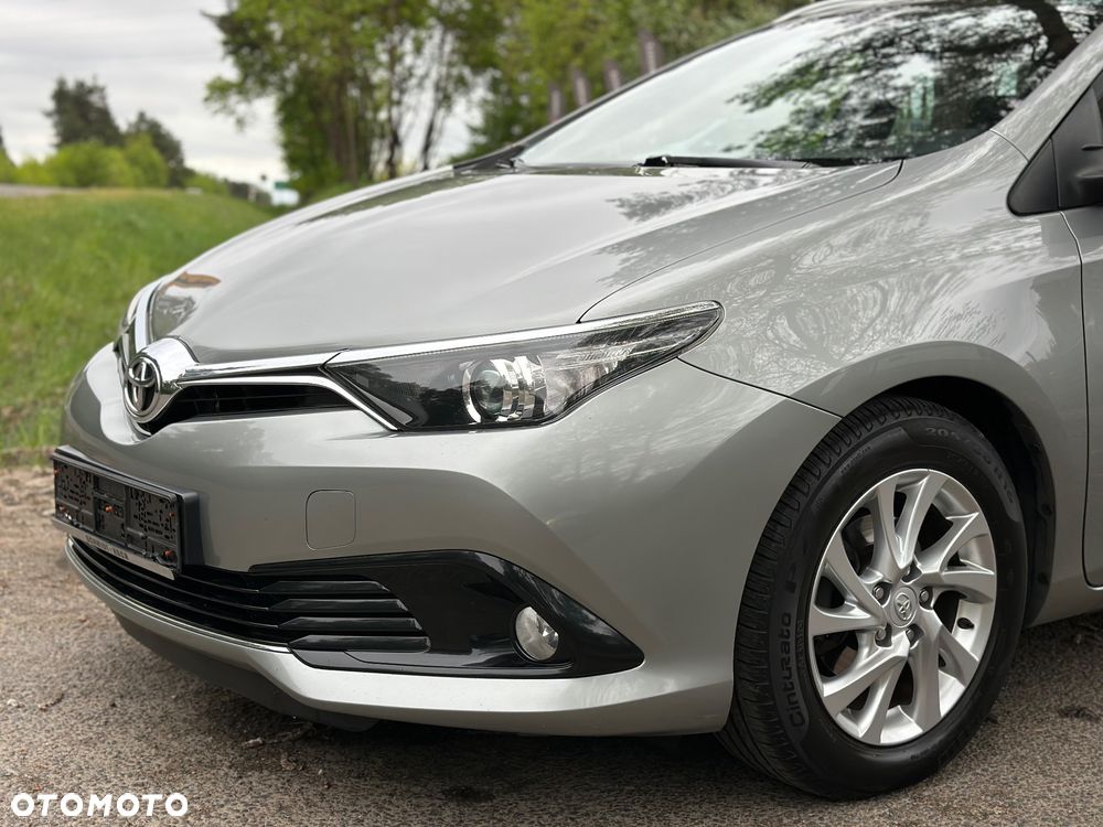Toyota Auris 1.6 D-4D Premium - 2