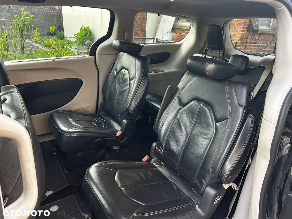 Chrysler Pacifica - 24