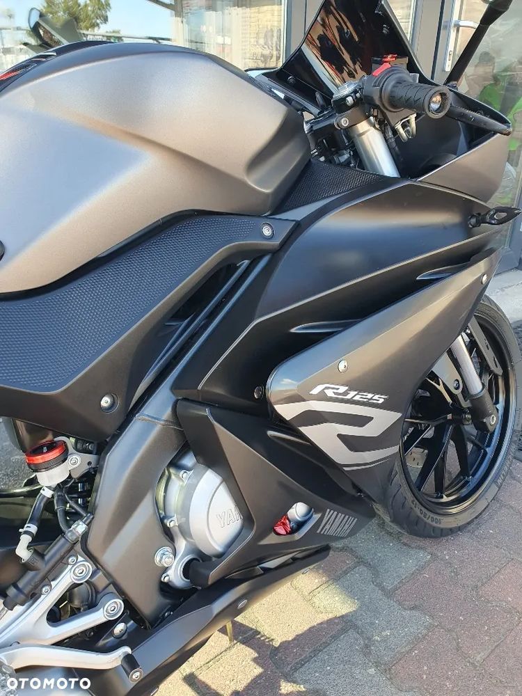 Yamaha YZF - 19