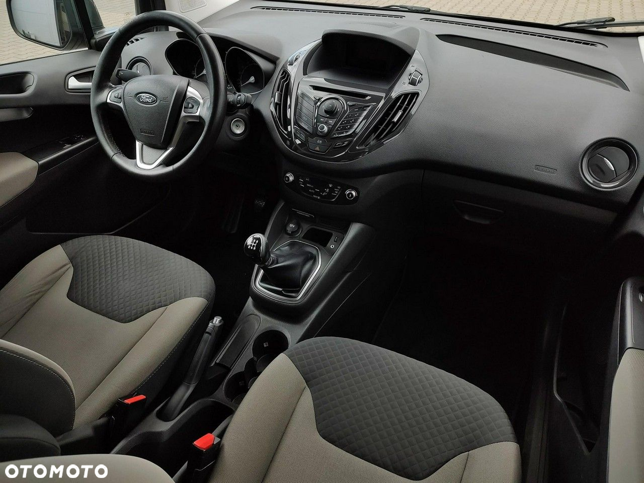 Ford Tourneo Courier - 22