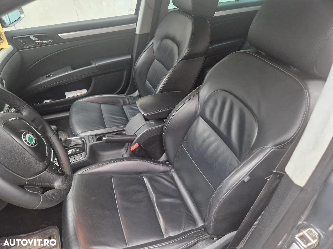 Skoda Superb Combi 2.0 TDI Elegance DSG - 5