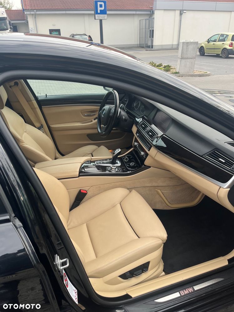 BMW Seria 5 550i Sport-Aut - 10