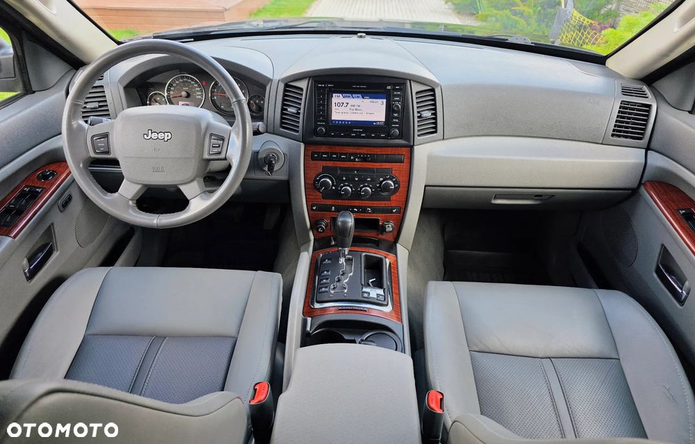 Jeep Grand Cherokee - 30