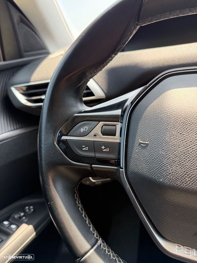 Peugeot 3008 1.2 PureTech Allure J18 - 20