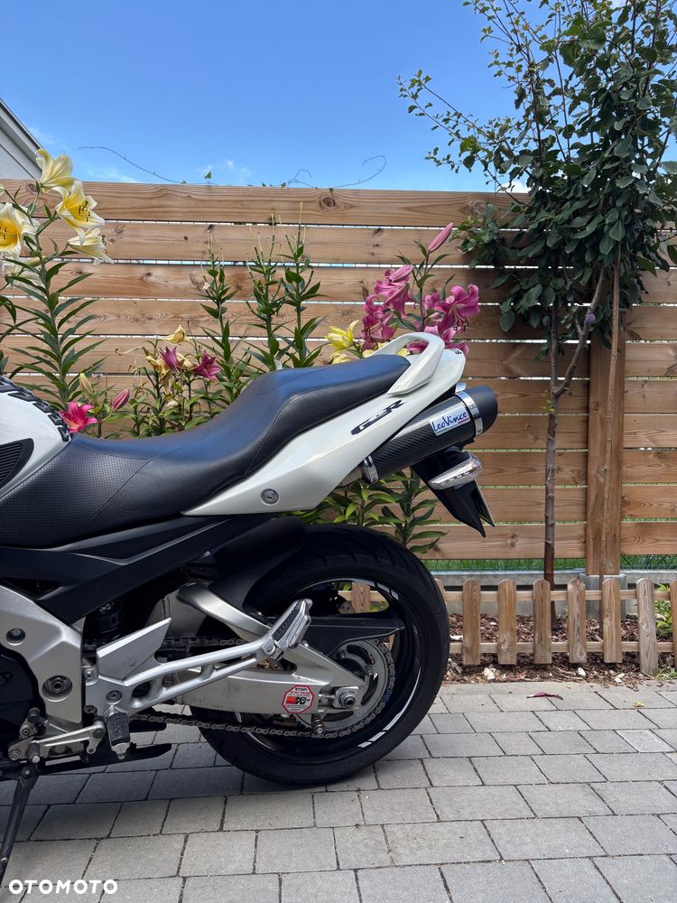 Suzuki GSR - 5