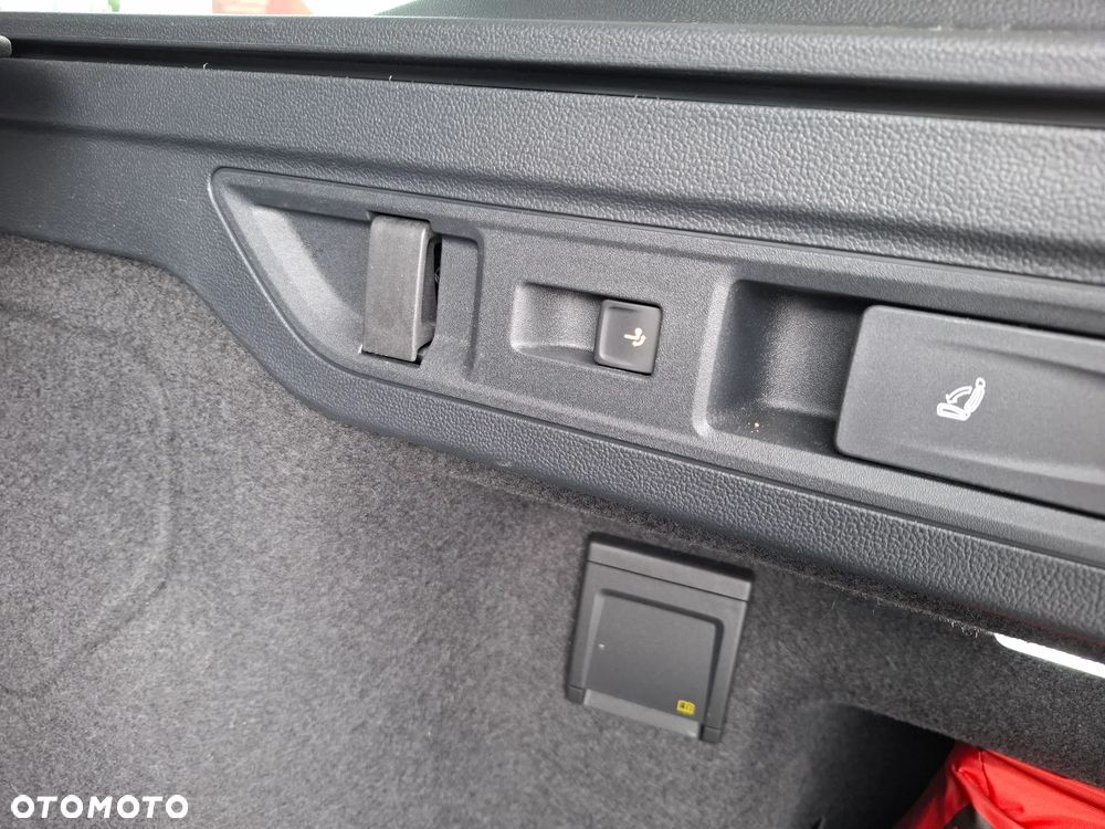 Volkswagen Passat Variant 2.0 TDI SCR DSG Elegance - 16