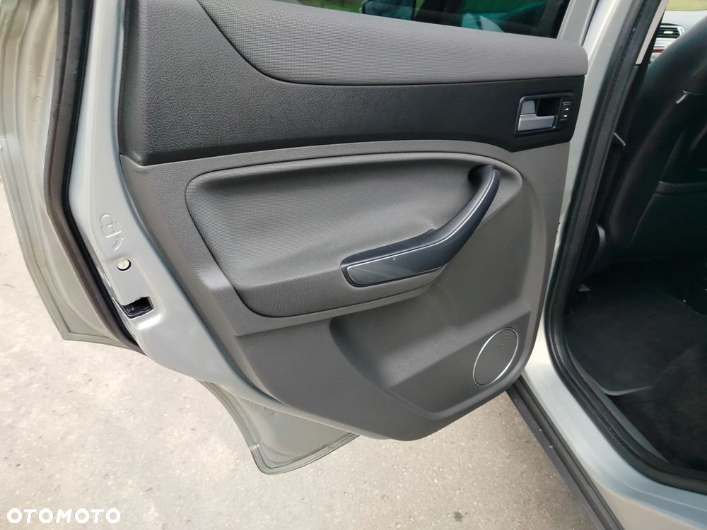 Ford Kuga 2.0 TDCi 2x4 Titanium - 24