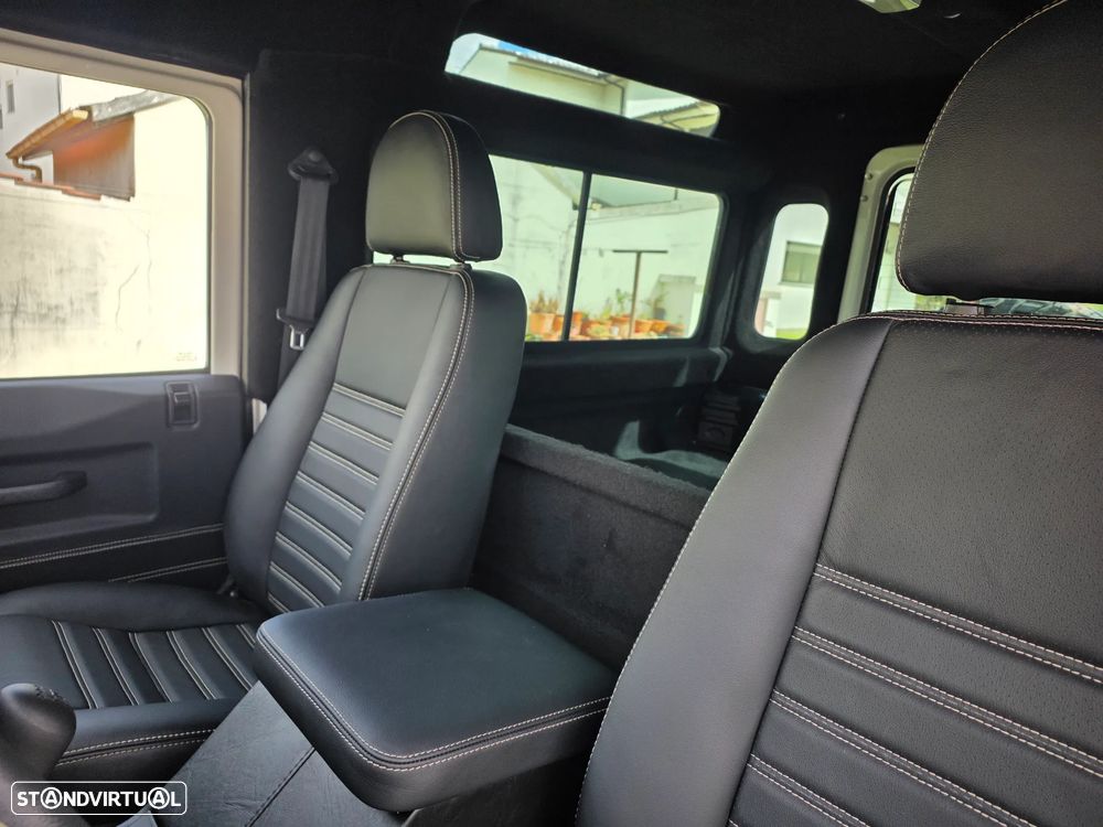 Land Rover Defender 90 2.4 CRD S - 38