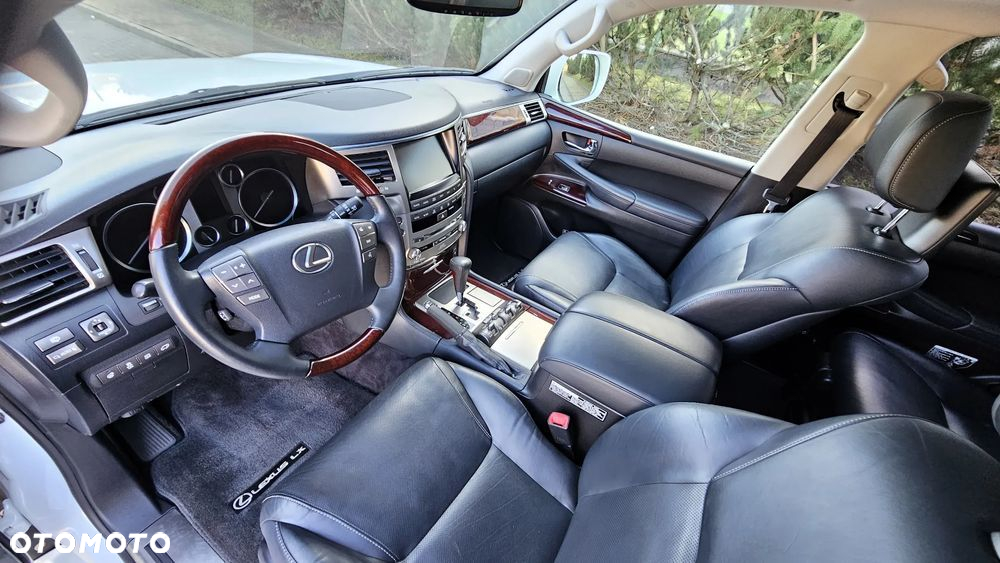 Lexus LX 570 Omotenashi - 16
