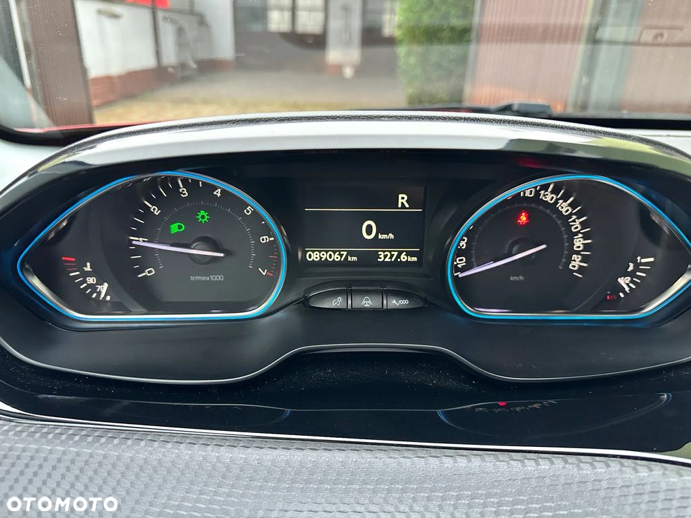 Peugeot 2008 1.2 Pure Tech GPF Allure S&S EAT6 - 22