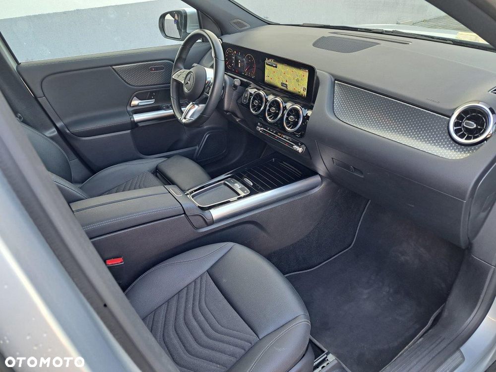 Mercedes-Benz GLA 180 d - 12