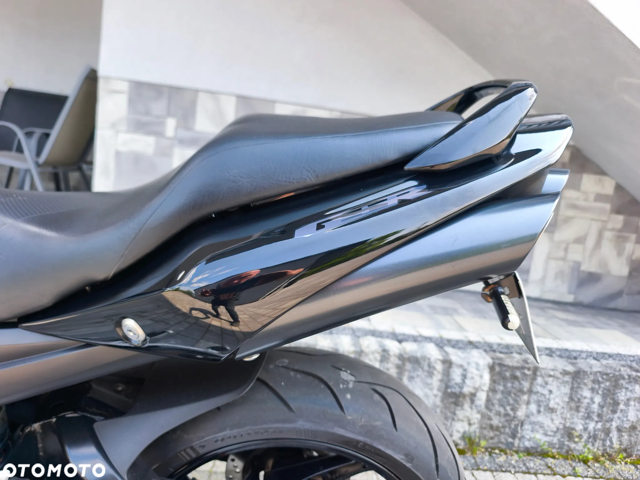 Suzuki GSR - 21