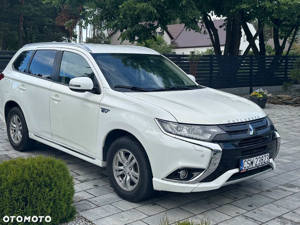 Mitsubishi Outlander 2.0 4WD Plus - 5